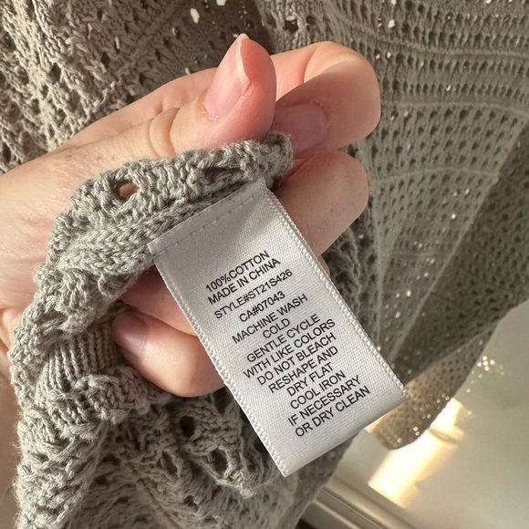 Anthropology Moon & Madison Light Gray Knit Top - Picture 8 of 9